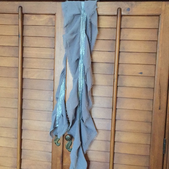 Fun sparkly fluttery scarf 🌞 - Picture 2 of 2